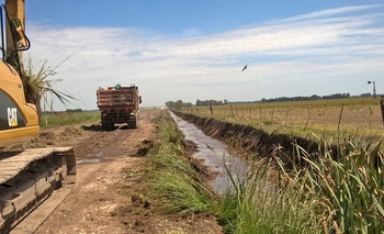 Imagen de la nota: Realizan limpieza y mantenimiento de canales