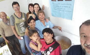 Colecta de alimentos para una olla popular  Imagen de la nota: Colecta de alimentos para una olla popular
