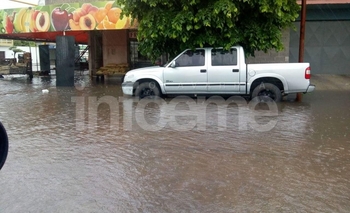Imagen de la nota: Intensa lluvia con complicaciones en la ciudad