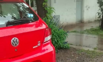 Imagen de la nota: Defensa Civil asistió a una familia tras las intensas lluvias