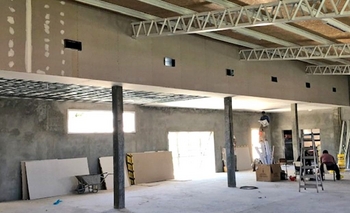 Imagen de la nota: Etapa final de la obra del SUM de la Escuela N° 49