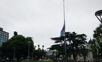 ARA San Juan: Decretan 3 días de duelo municipal Imagen de la nota: ARA San Juan: Decretan 3 días de duelo municipal