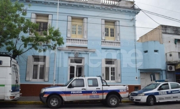 Imagen de la nota: Atraparon a una joven que robó una campera y un jean de un local de ropa