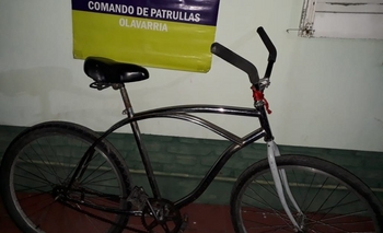 Circulaba en una bici robada, la tiró y escapó corriendo Imagen de la nota: Circulaba en una bici robada, la tiró y escapó corriendo