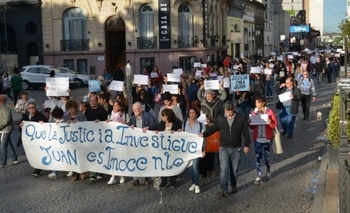 Imagen de la nota: Marcha en apoyo a un acusado de abuso sexual detenido en Olavarría