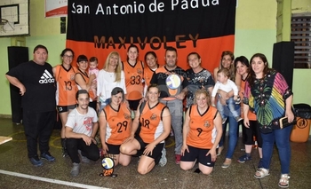 Imagen de la nota:  El CEF San Antonio es el campeón anual de Maxivóley B