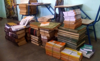 Donaron libros a la Unidad 38 de Sierra Chica Imagen de la nota: Donaron libros a la Unidad 38 de Sierra Chica