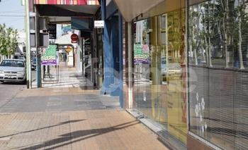 Imagen de la nota: Los comercios cerrarán a las 16 