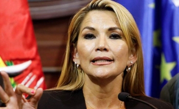Imagen de la nota: Jeanine Áñez se autoproclamó presidenta de Bolivia