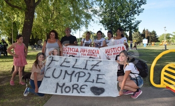 Imagen de la nota: Cumpliría 16 años y su familia marcha en su memoria