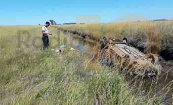 Imagen de la nota: Tres heridos en un despiste y vuelco en Bolívar
