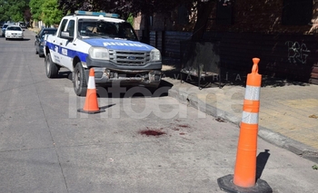 Imagen de la nota: A los botellazos y con vasos rotos atacó a cuatro jóvenes