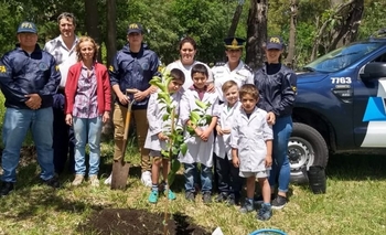 Imagen de la nota: Policía Federal y una jornada de recreación en una escuela 