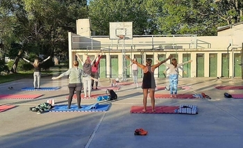 Imagen de la nota: Empezó el yoga en el Parque Guerrero y llegan las caminatas