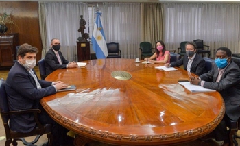 Imagen de la nota: Un integrante de la misión del FMI dio positivo en coronavirus