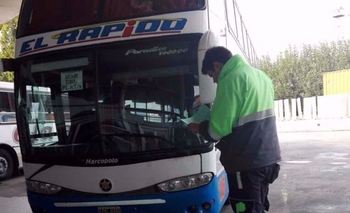 Imagen de la nota: Tendrán tope de pasajeros los micros y trenes para la temporada