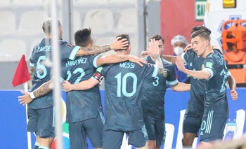 Imagen de la nota: Argentina despidió el año con un triunfo ante Perú
