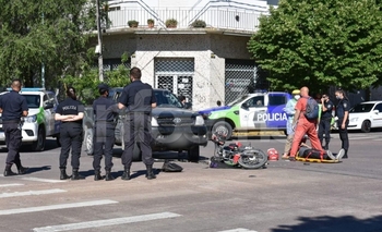 Imagen de la nota: Chocaron una moto y una camioneta: dos heridos 