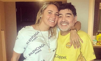 La furia de Rocío Oliva en el velatorio de Maradona Imagen de la nota: La furia de Rocío Oliva en el velatorio de Maradona