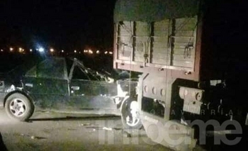 Imagen de la nota: Insólito: chocó un acoplado estacionado y se fue corriendo