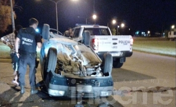 Imagen de la nota: Impactante: Iba alcoholizado y volcó en una rotonda