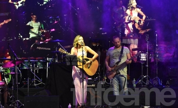 Imagen de la nota: Fotogalería: Camila Pereyra volvió a conquistar a los olavarrienses