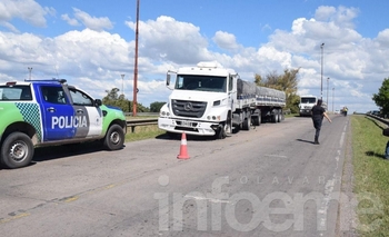Imagen de la nota: Se le desenganchó el carro y lo pisó un camión