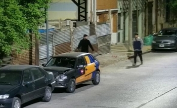 Imagen de la nota: Así se llevaron la rueda de un auto en dos minutos