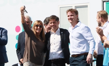 Imagen de la nota: Wesner y Kicillof entregaron una combi para la Escuela de Educación Especial 503