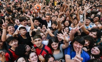 Imagen de la nota: Sergio Massa cerró la campaña con estudiantes secundarios: “Es el tiempo de que defiendan utopías”