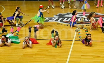 El patín “Bataraz” cerró el año con un multitudinario show Imagen de la nota: El patín “Bataraz” cerró el año con un multitudinario show