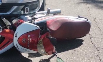 Imagen de la nota: Trenque Lauquen: una motoclista de 69 años chocó contra un auto y murió