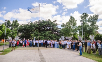 Imagen de la nota: Wesner encabezó el acto protocolar por el 157° aniversario de Olavarría