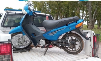 Imagen de la nota: La policía encontró una moto tirada en el Barrio BICE y busca a su propietario