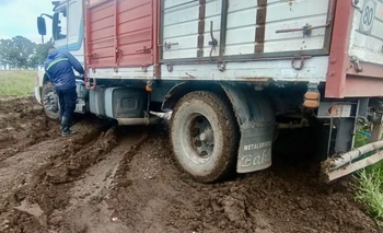 Imagen de la nota: Ruta 226: Infraccionan a transportista por circular por camino vecinal tras las lluvias