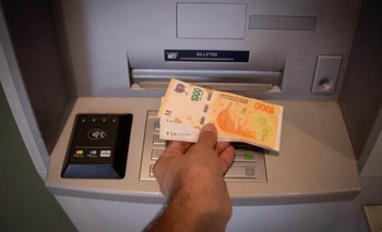 Imagen de la nota: El Gobierno convocó al Consejo del Salario Mínimo, que acumula un 2025 en caída