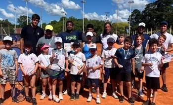 Imagen de la nota:  Tenistas del “Bata”, en el JTI Tour en el Club Remo