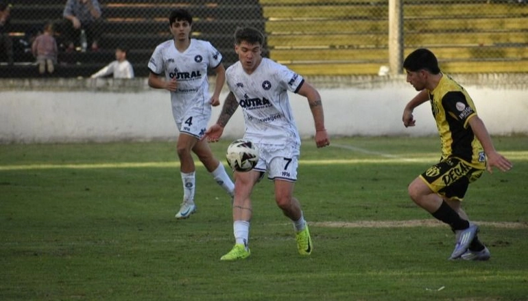 Racing volvió a ganar en 25 de Mayo y estiró su invicto&nbsp;