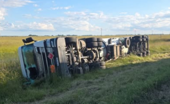 Imagen de la nota: Un camión que transportaba propano  volcó en Ruta 3