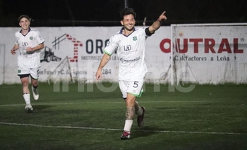 Imagen de la nota: El duelo olavarriense fue goleada de Embajadores