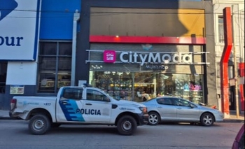 Imagen de la nota: Atraparon a un adolescente que robó dos locales céntricos y atacó a la policía