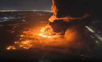 Imagen de la nota: Impactante incendio en el polo industrial de Ezeiza: al menos 20 heridos