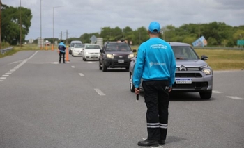 Imagen de la nota: Inhabilitan a conductor por realizar una videollamada mientras conducía