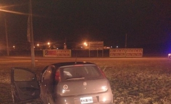 Se chocó una rotonda y abandonó el auto Imagen de la nota: Se chocó una rotonda y abandonó el auto
