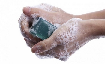 Imagen de la nota: La Anmat prohibió los jabones y aerosoles antibacteriales