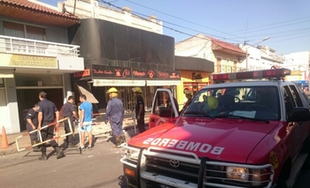 Imagen de la nota: Desmoronamiento en pleno centro alertó a policía y bomberos