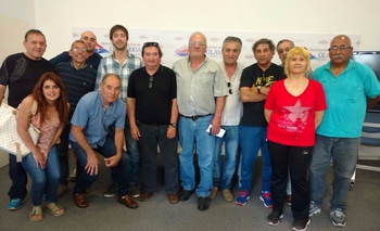 Imagen de la nota: Entrega de licencias de taxi y trabajo para nueva ordenanza