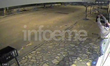 Imagen de la nota: Robaba el cartel de un local y fue filmado por cámaras
