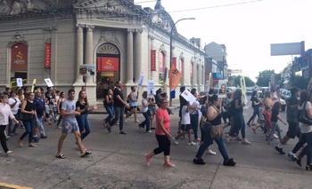 Marcharon por casos de abuso sexual en Olavarría Imagen de la nota: Marcharon por casos de abuso sexual en Olavarría
