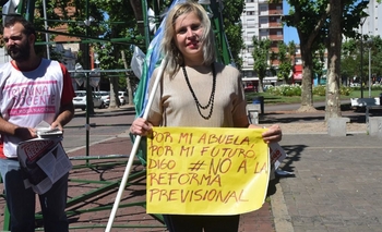 En Olavarría protestaron contra la reforma jubilatoria  Imagen de la nota: En Olavarría protestaron contra la reforma jubilatoria